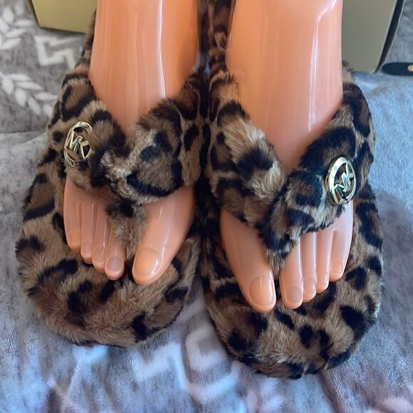 Michael Kors/mK jetset jet set thong sandals/slippers
Faux fur- animal /leopard/ - Picture 4 of 8